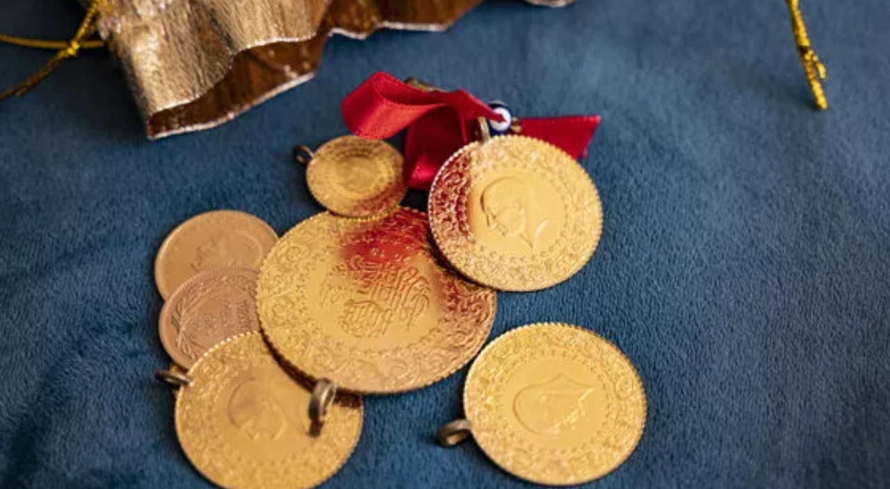 Dolar yükseldi, gram altın zirveye koşuyor! Dev bankalardan tahminler peş peşe geldi